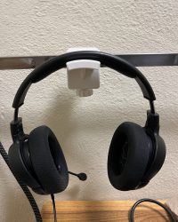 Headphone Holder Clamp (Thingiverse)