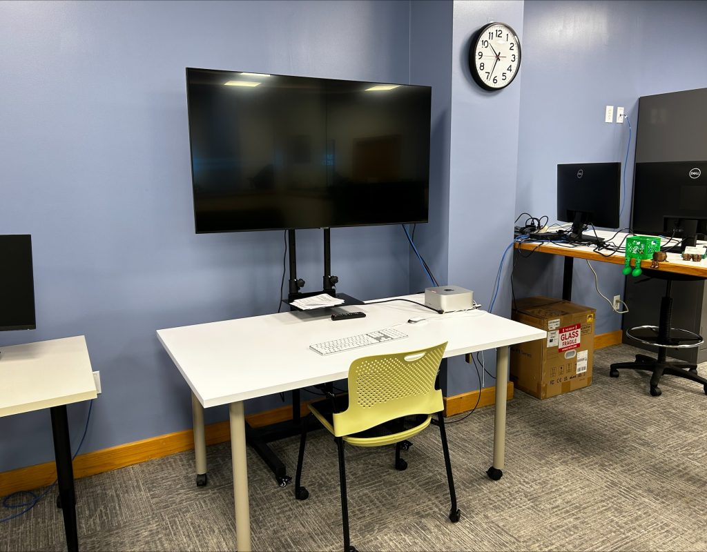 image of the workstation with a larger screen